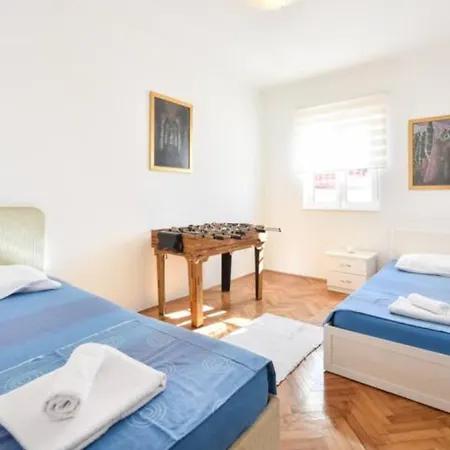 Mit Privatpool Fuer 12 Personen Ca 280 Qm In Split-kucine, Dalmatien Mosor Holiday home Solin