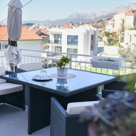 Mit Privatpool Fuer 12 Personen Ca 280 Qm In Split-kucine, Dalmatien Mosor *