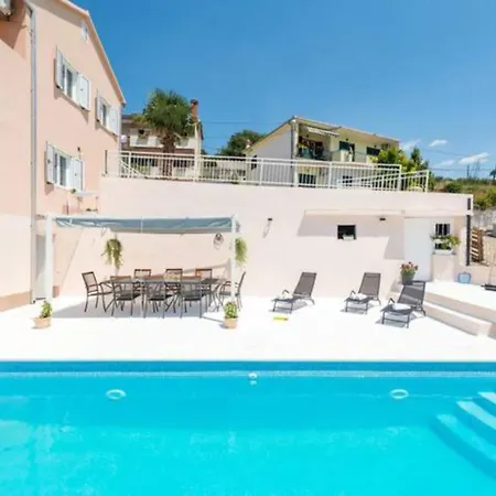 Mit Privatpool Fuer 12 Personen Ca 280 Qm In Split-kucine, Dalmatien Mosor *