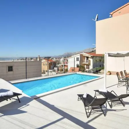 Mit Privatpool Fuer 12 Personen Ca 280 Qm In Split-kucine, Dalmatien Mosor