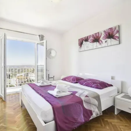 Mit Privatpool Fuer 12 Personen Ca 280 Qm In Split-kucine, Dalmatien Mosor Holiday home