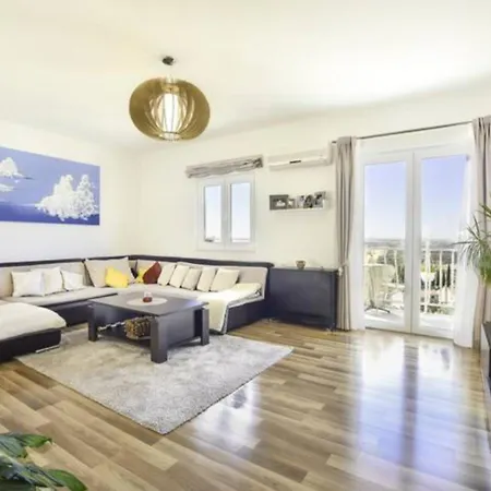 Mit Privatpool Fuer 12 Personen Ca 280 Qm In Split-kucine, Dalmatien Mosor Holiday home Solin