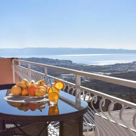 Mit Privatpool Fuer 12 Personen Ca 280 Qm In Split-kucine, Dalmatien Mosor *